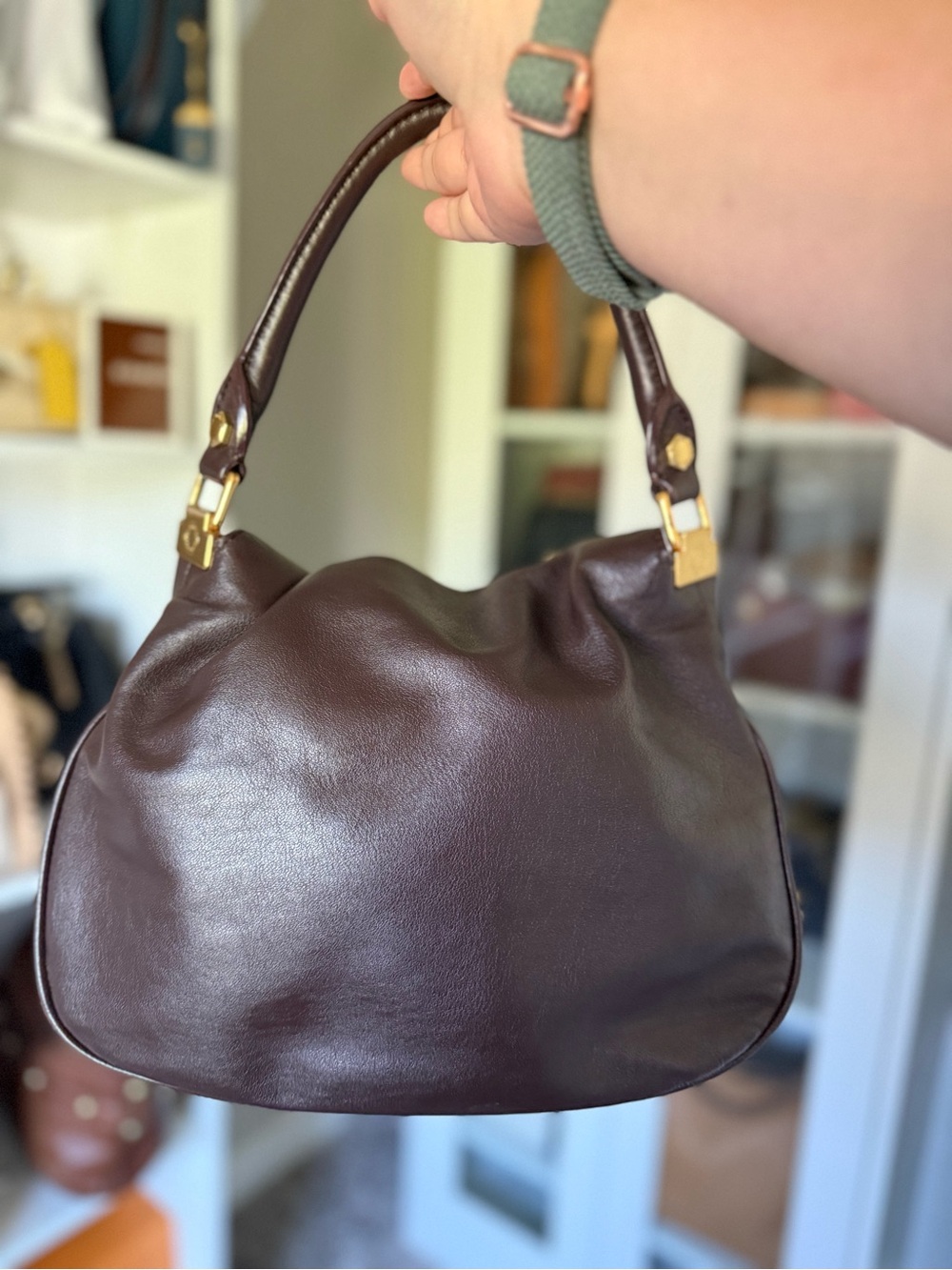 Marc By Marc Jacobs Chocolate Brown Leather Shoulder Bag with Gold Hardware - Picture 2 of 12